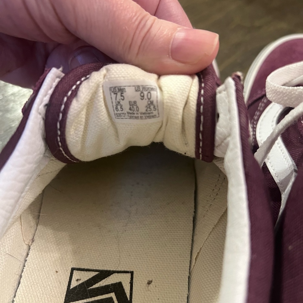 Vans Old Skool Shoes - Picture 4 of 7